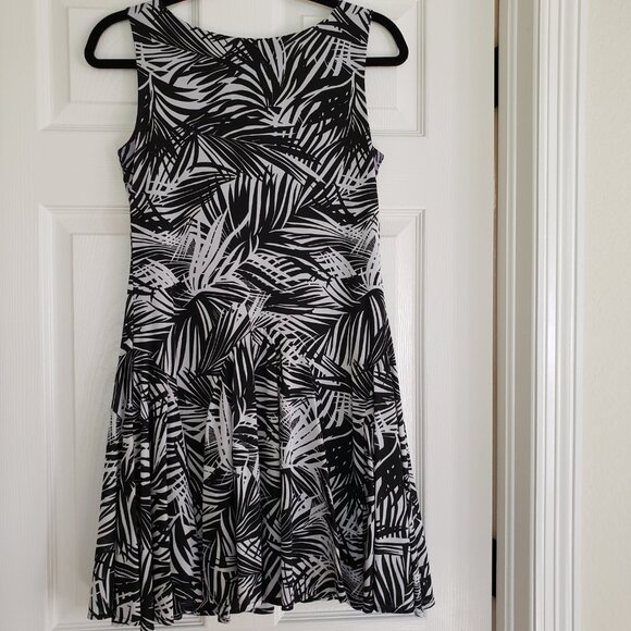 Summer dress - Black and white print - Size PM - Dropped waist with flared skirt - Picture 2 of 3